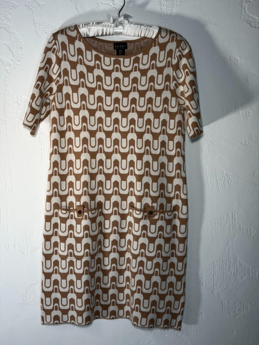 Nicole Miller SS Geometric Knit Dress in Cream and Brown- above knee - beautiful - Picture 7 of 10